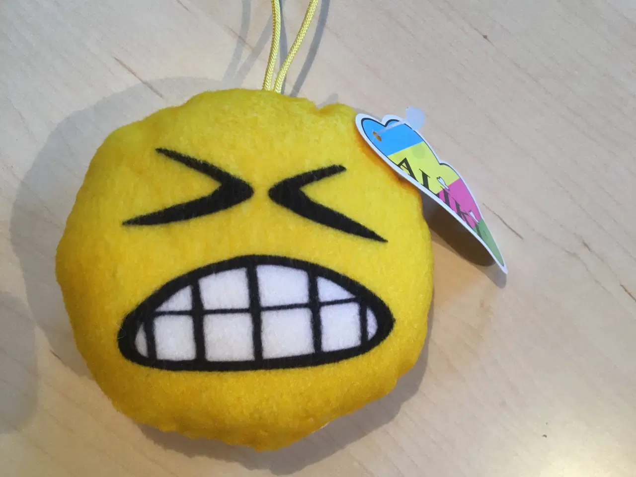 Billede 1 - Ny emoji med snor – 7 cm i diameter