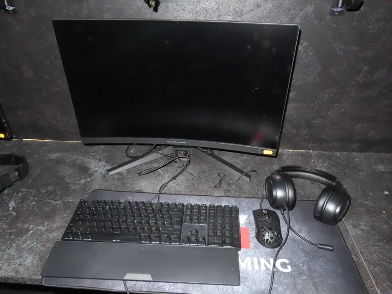 Billede 1 - 27" curved gaming monitor, ASROCK PHANTOM GAMING pg27f15rs1a