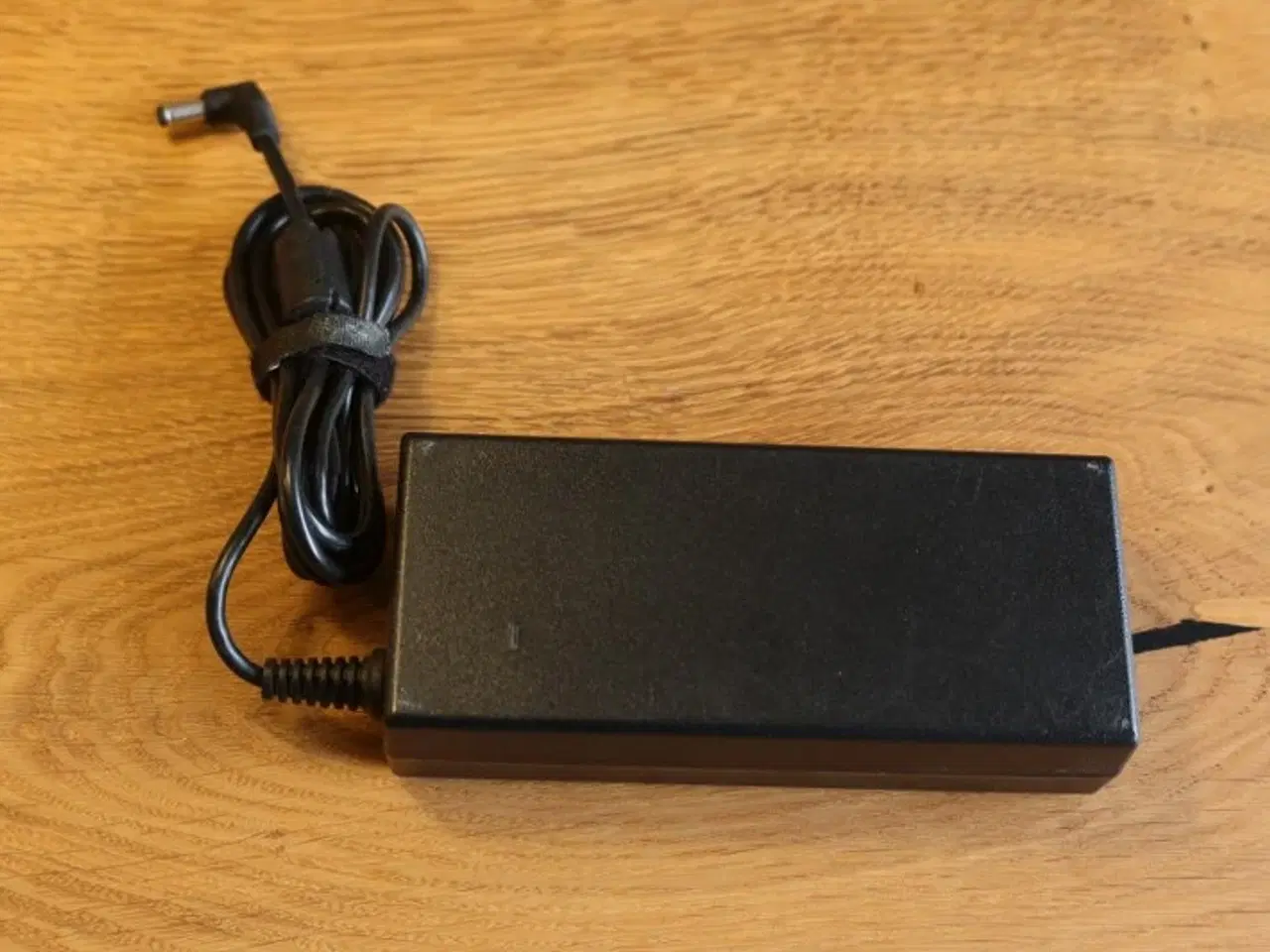Billede 1 - Asus strømforsyning