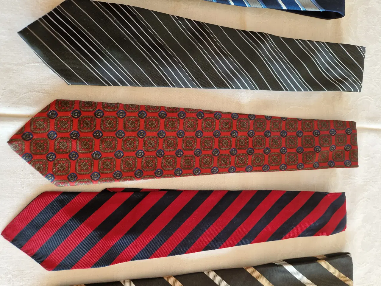 Billede 4 - Flotte slips frit valg 25 kr.