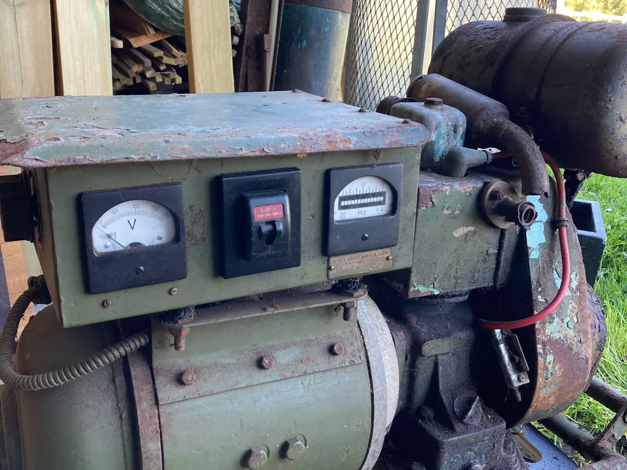 Billede 3 - Generator  220 V 7,7 A  benzin (gl militær )