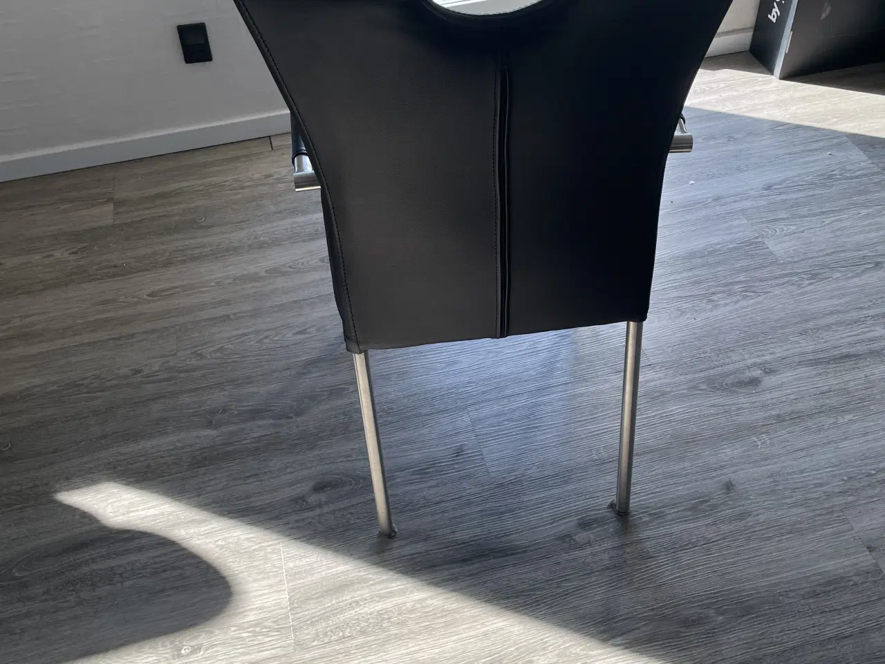 Billede 1 - Spisebordstole sort, kunstlæder