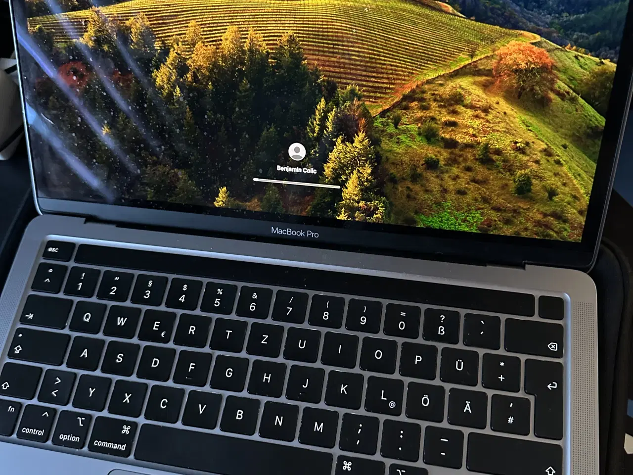 Billede 1 - Macbook pro m2 næsten ny