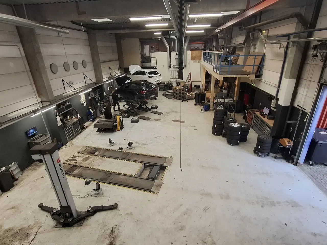 Billede 35 - Velegnet til Autoværksted. værksted eller Lager. Stort udeareal til præsentation af biler