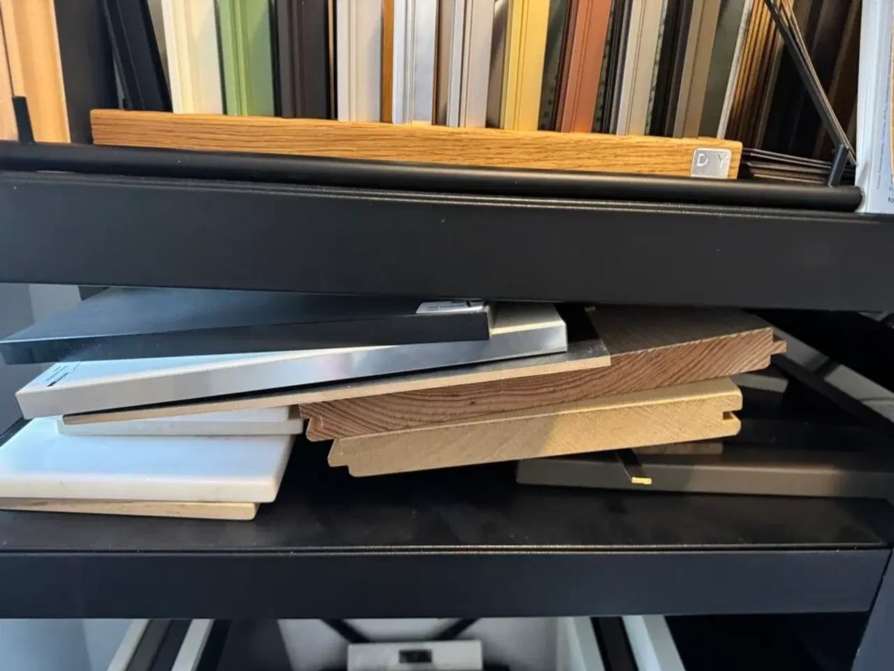 Billede 15 - 4 stk. Stålreoler med indhold