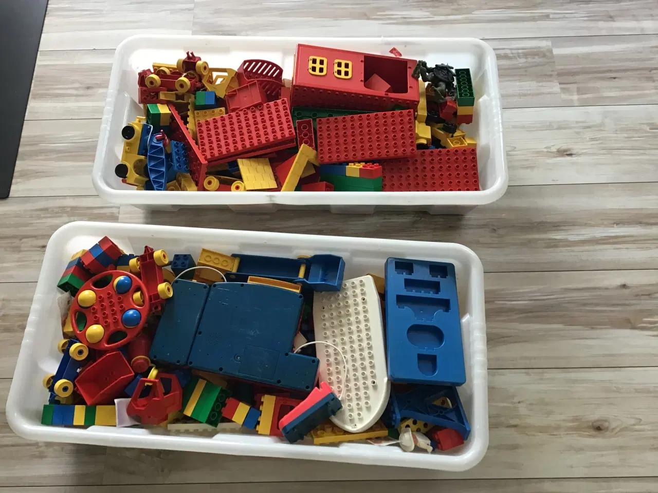 Billede 1 - DUPLO bla. bondegård, skib, tog med vogne + mm
