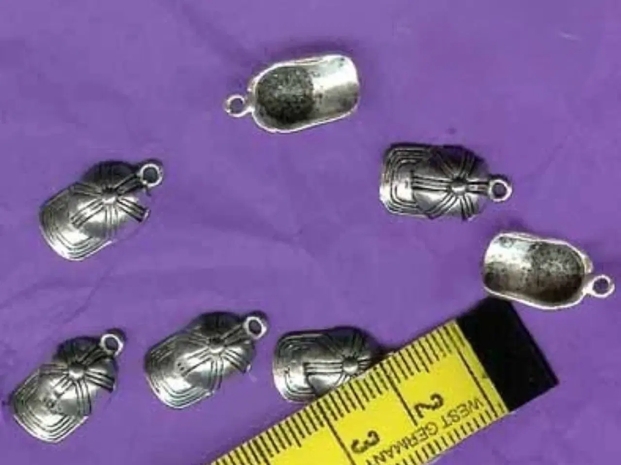 Billede 3 - Baseballkasket - charms til smykker