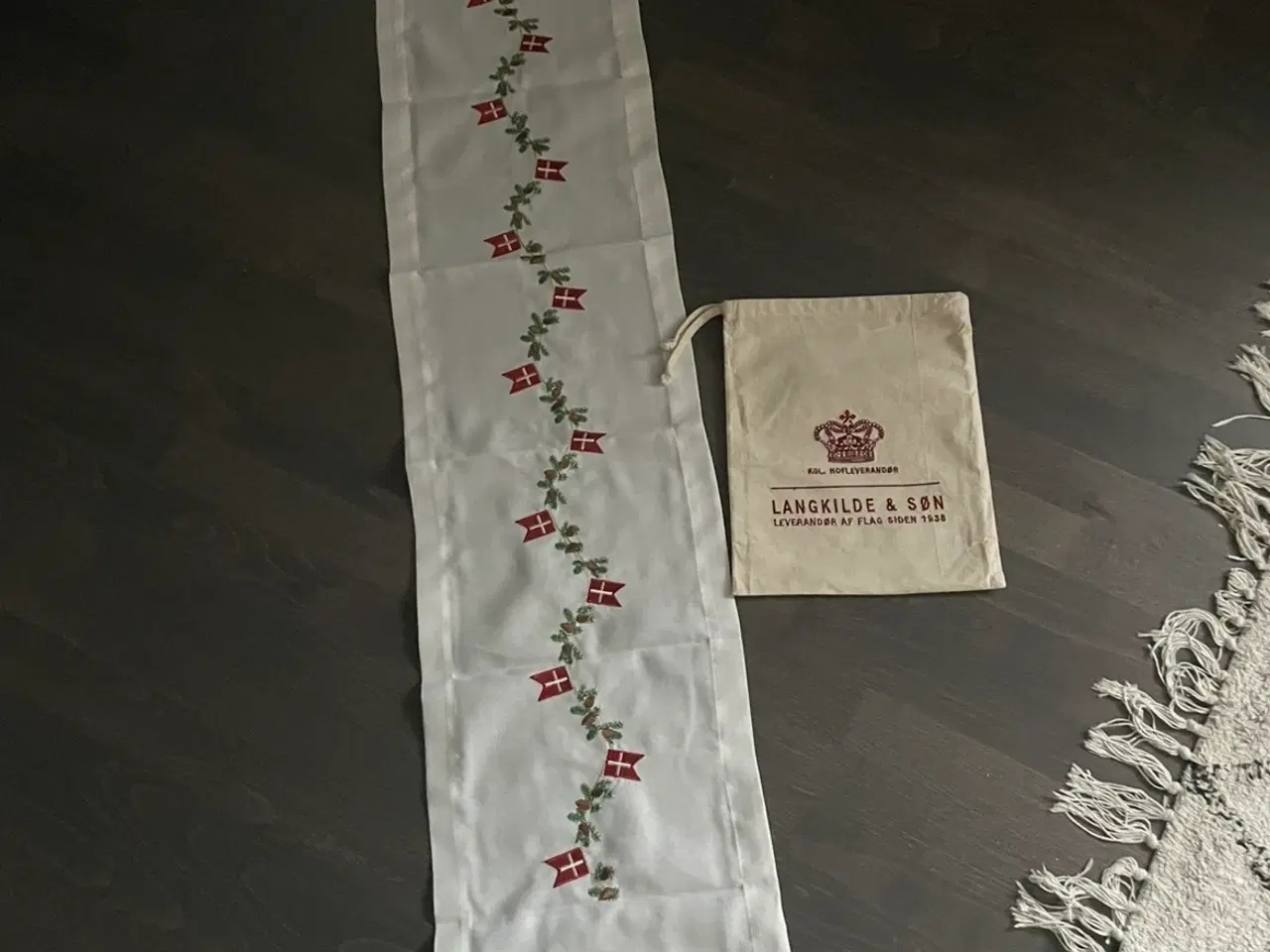 Billede 1 - Bordløber fra Langkilde og søn