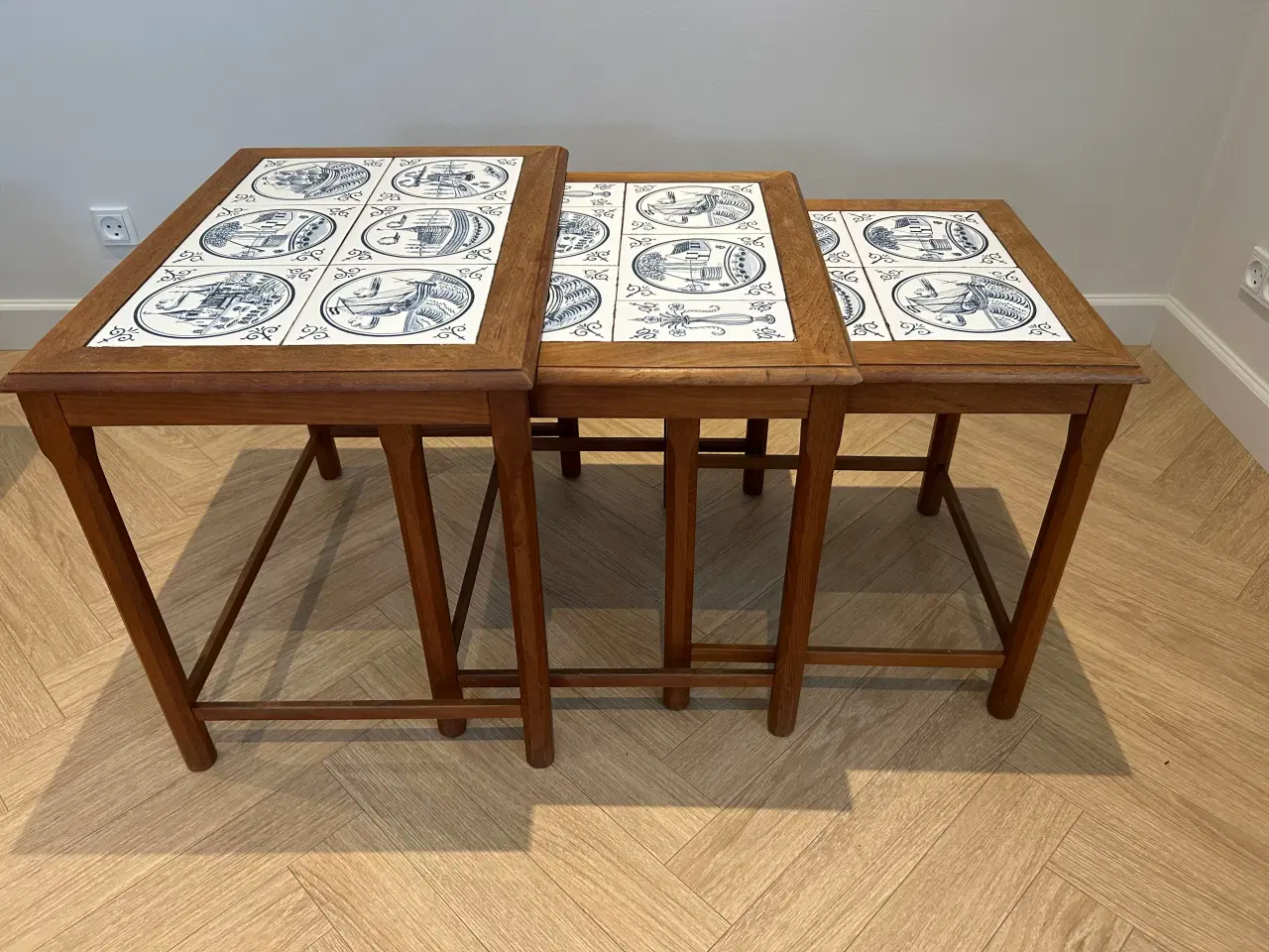 Billede 2 - Sofabord / indskudbord i mørkt træ og kakler