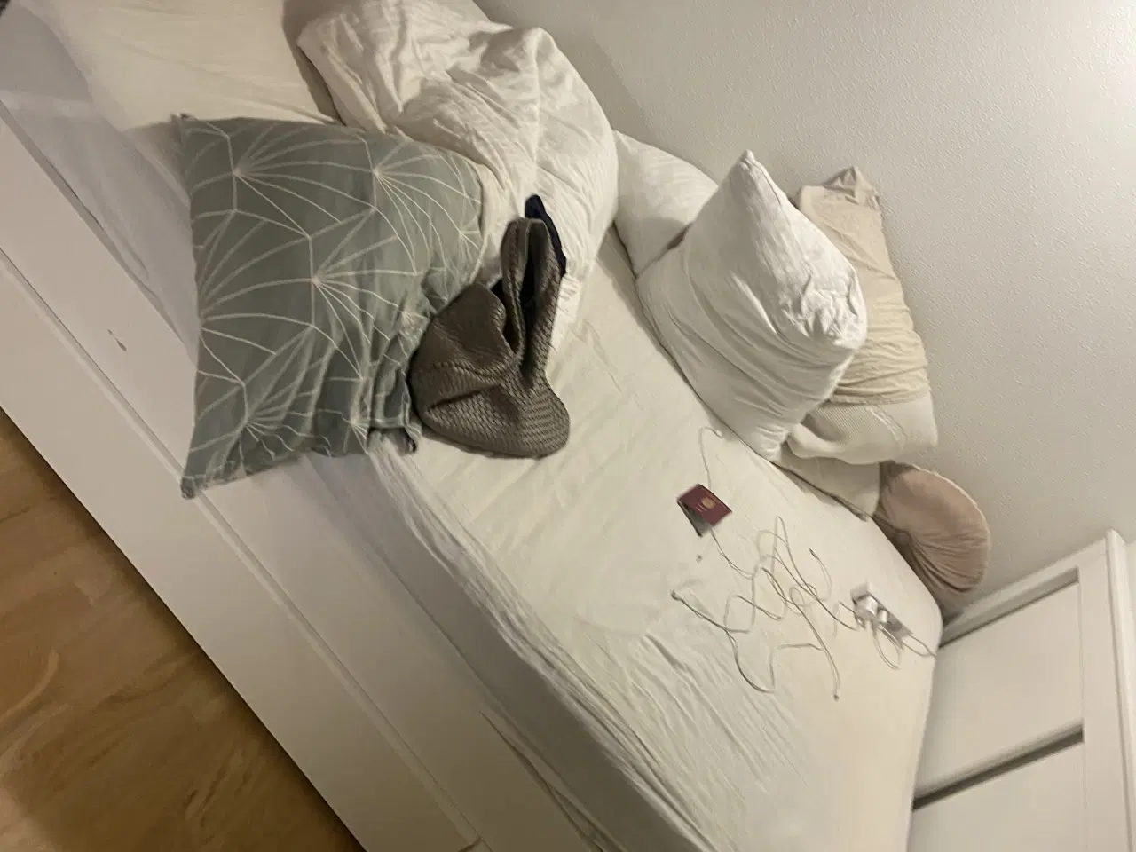 Billede 1 - Seng ikea m. Madras 140x200