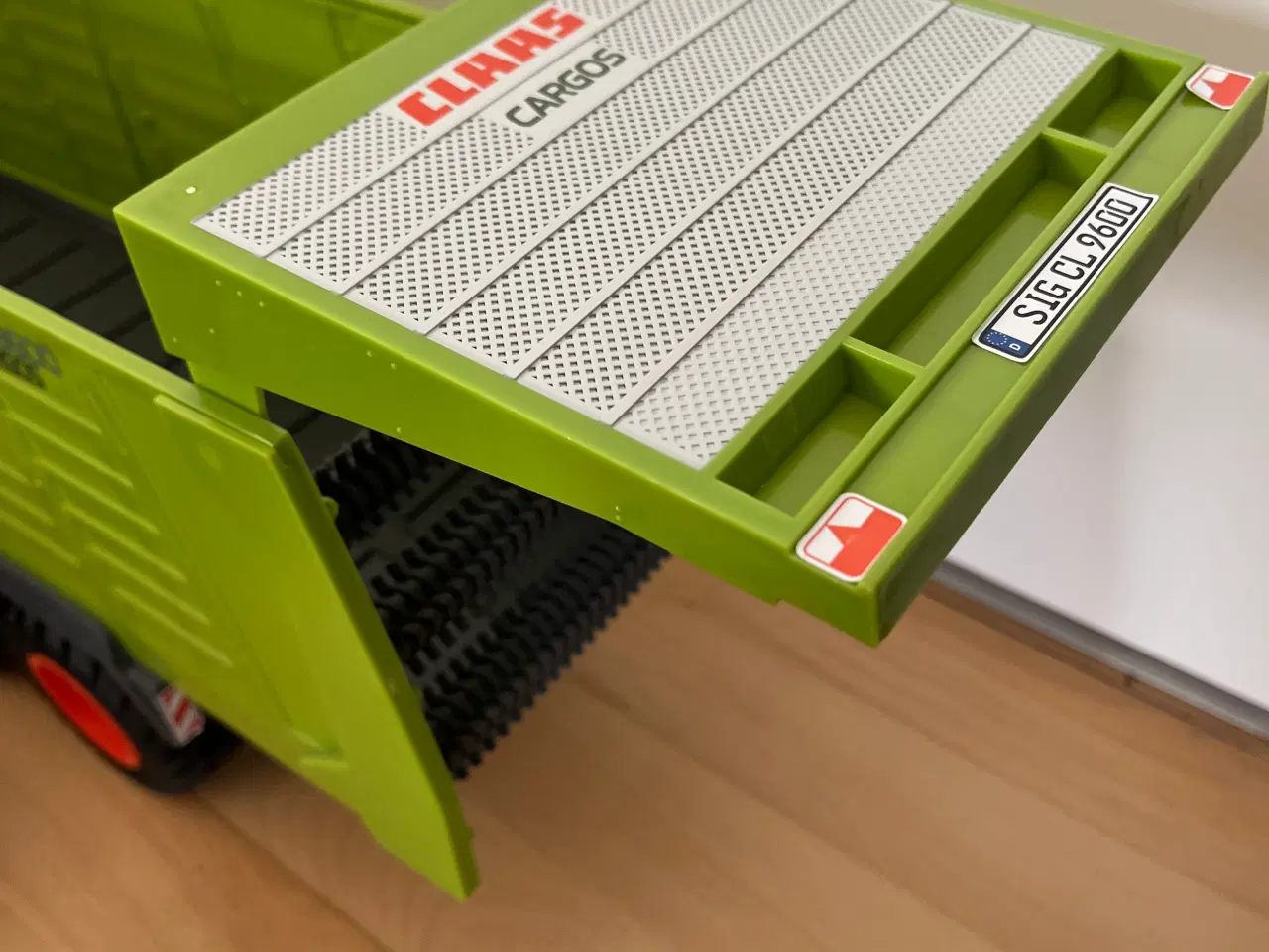 Billede 5 - Fjernstyret traktor