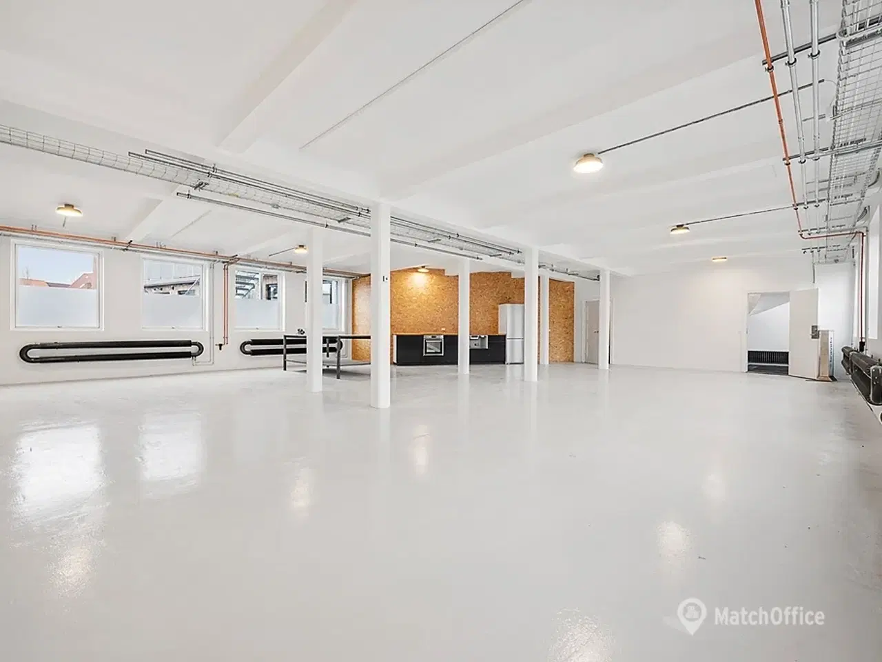 Billede 8 - Højloftet lækkert kontor / showroom / galleri / personlig træning o.lign. på Amager