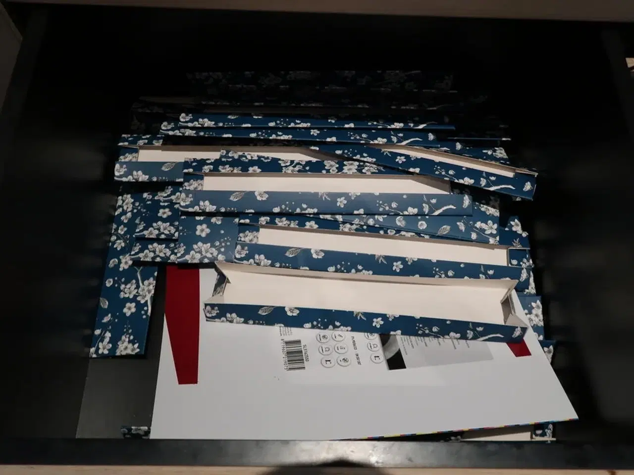 Billede 10 - Disk med indhold i skuffer