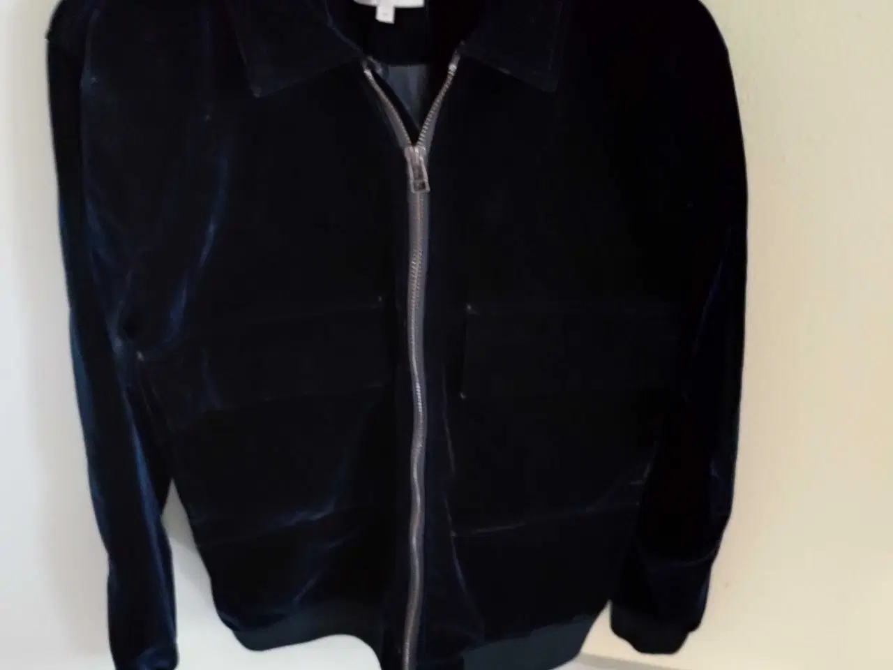 Billede 1 - Velour jakke str M - som ny