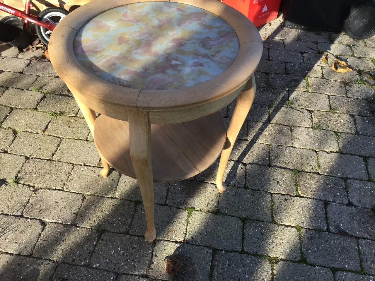 Billede 6 - Ældre rundt bord med glasplade og hylde