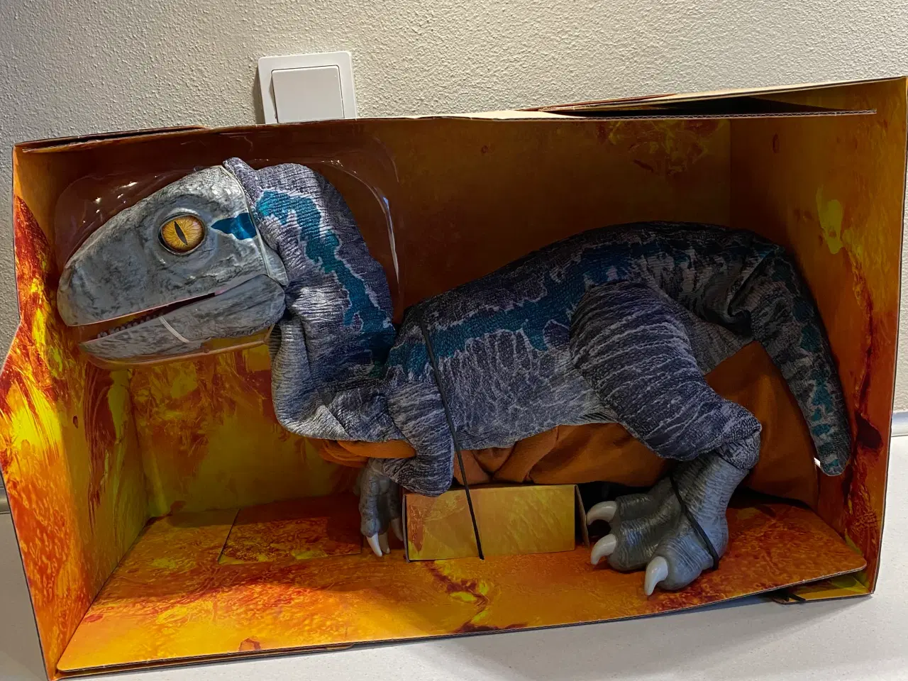 Billede 1 - Jurassic world real baby- blue