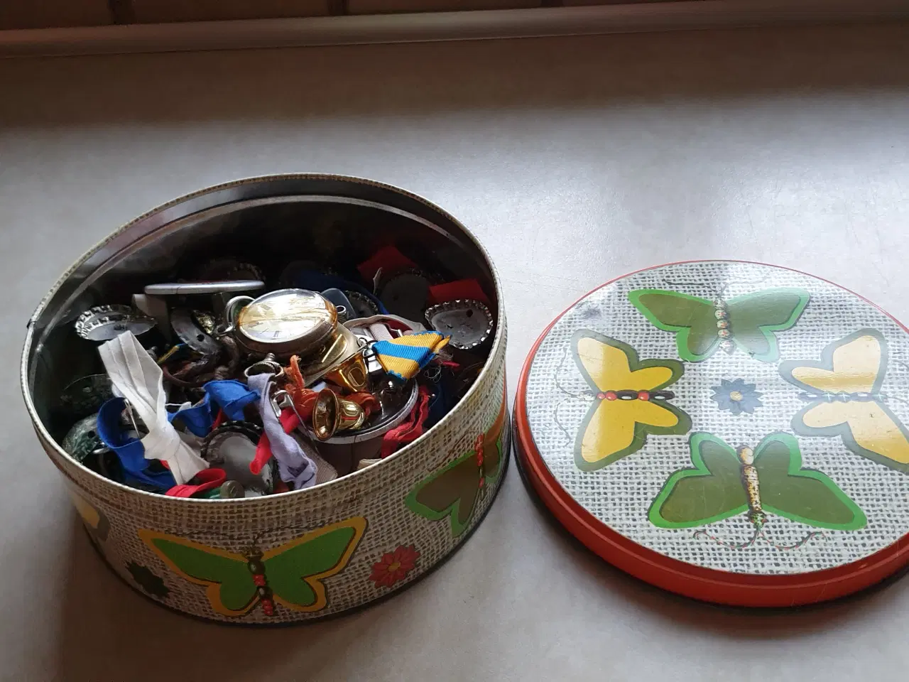 Billede 1 - Bling Bling til stodder uniform ialt 25kr