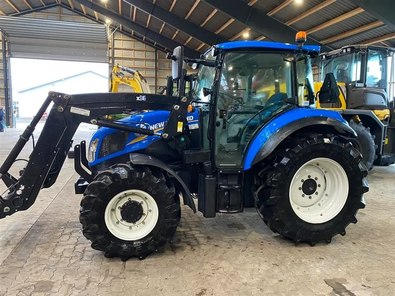 Billede 2 - New Holland T4.95 Med frontlæsser