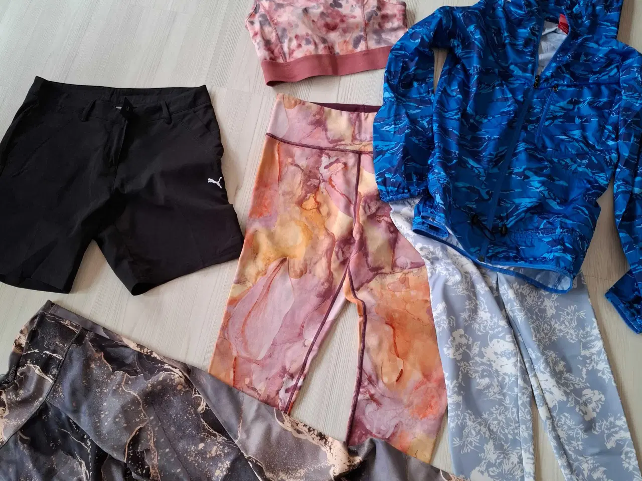 Billede 1 - 6stk sport tøj