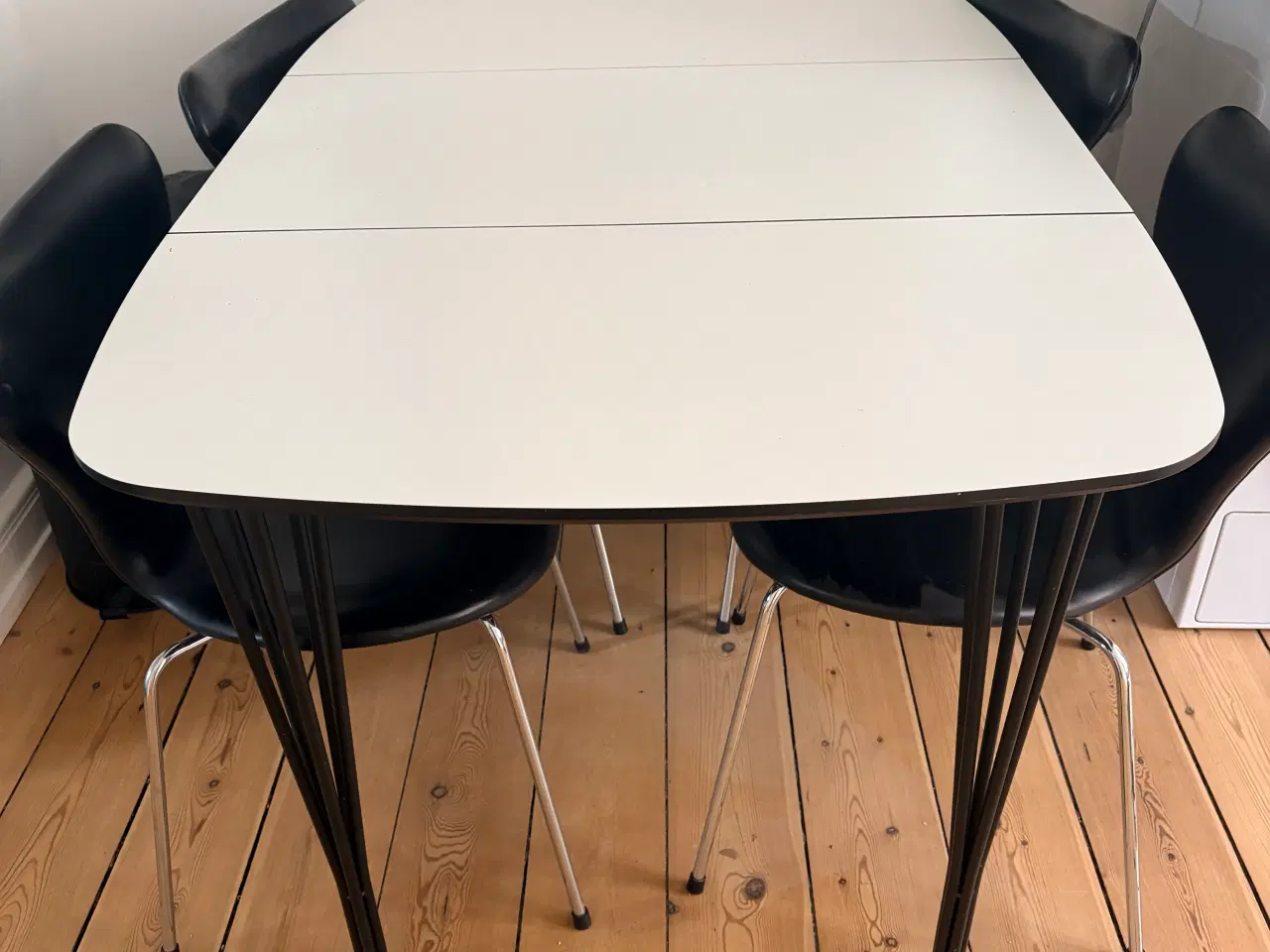 Billede 1 - Spisebord med 2 tillægs plader