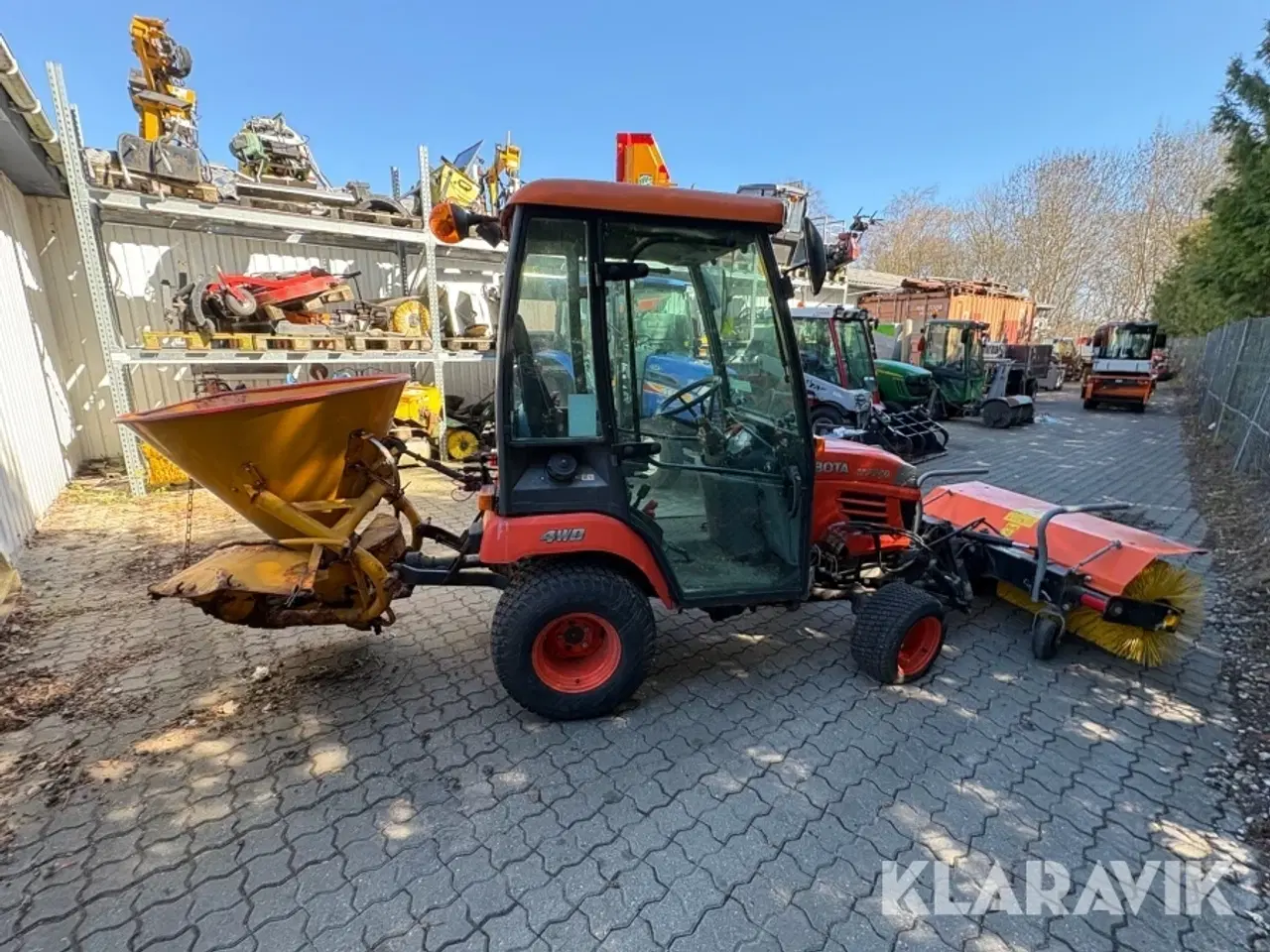 Billede 6 - Traktor Kubota BX2350DV-FR med kost og saltspreder