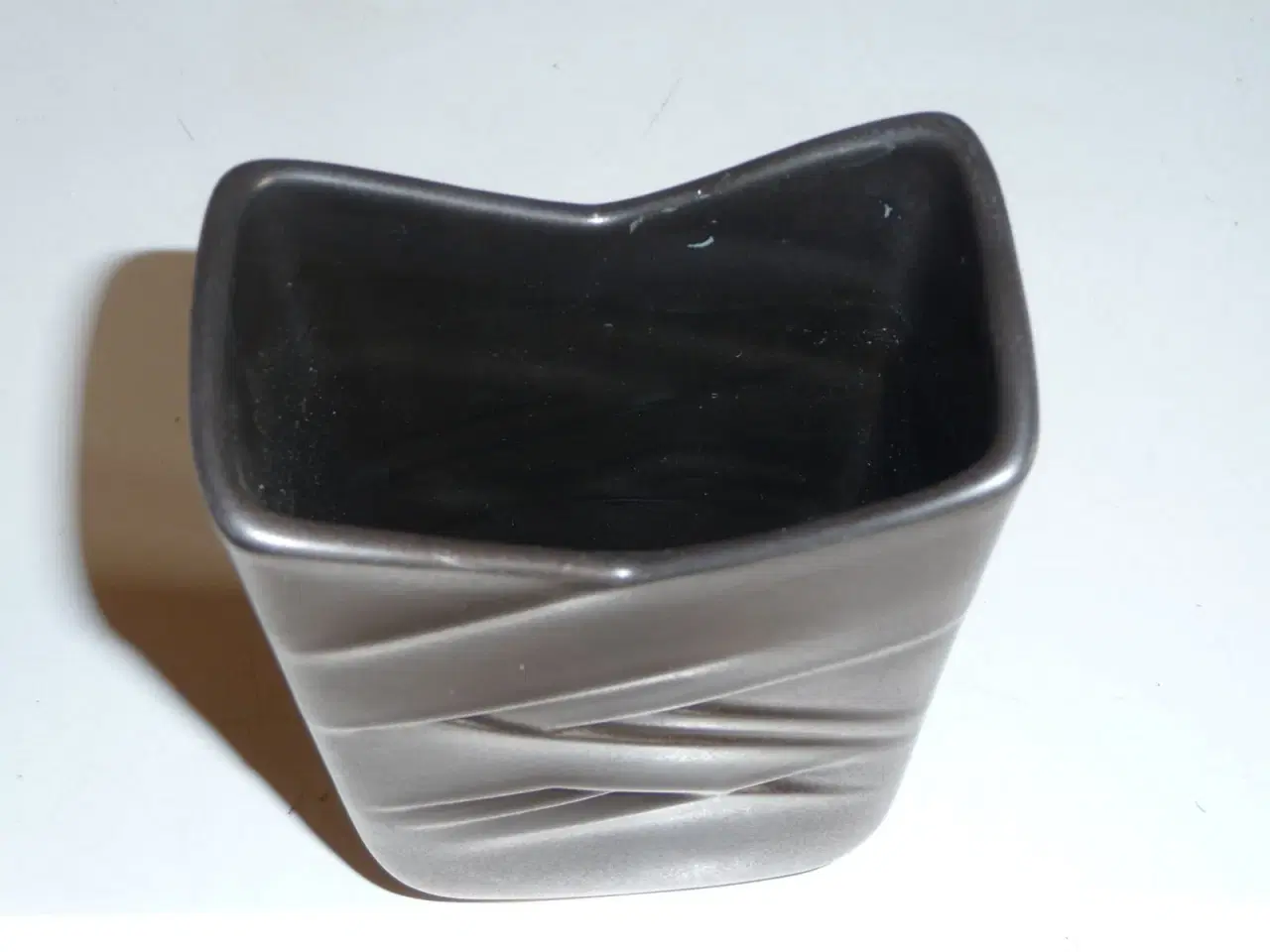 Billede 2 - sort søholm vase og hvis lysestager