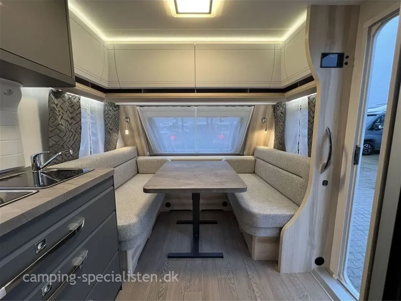 Billede 9 - 2026 - Hobby De Luxe 495 WFB   2025 Hobby 495 WFB De Luxe - se den senere hos Camping-Specialisten.dk i Silkeborg