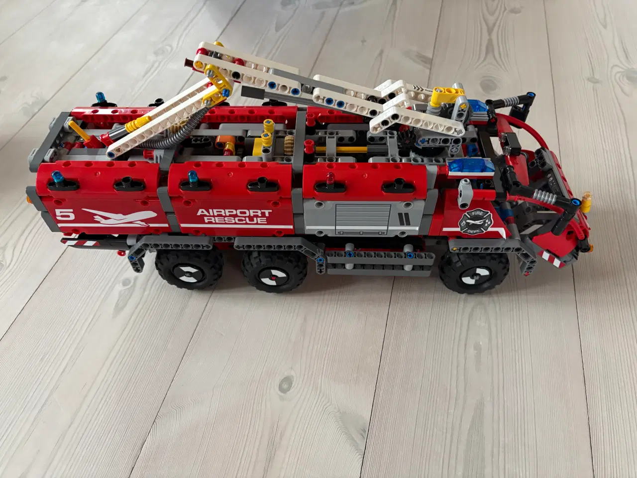 Billede 1 - Lego technic, brandbil model 42068