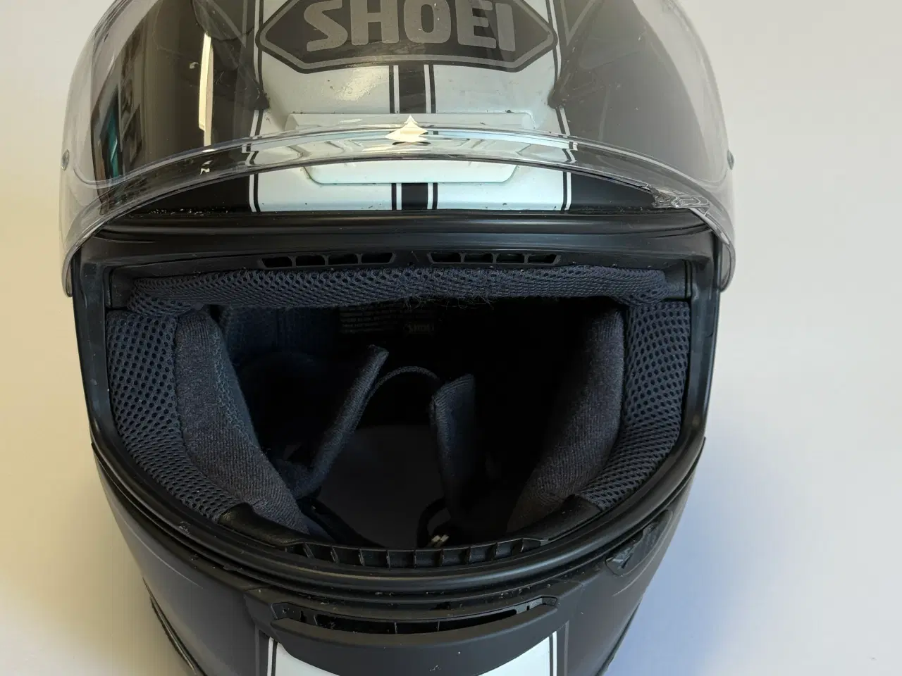 Billede 2 - Shoei integralhjelm i mat sort og hvid farve