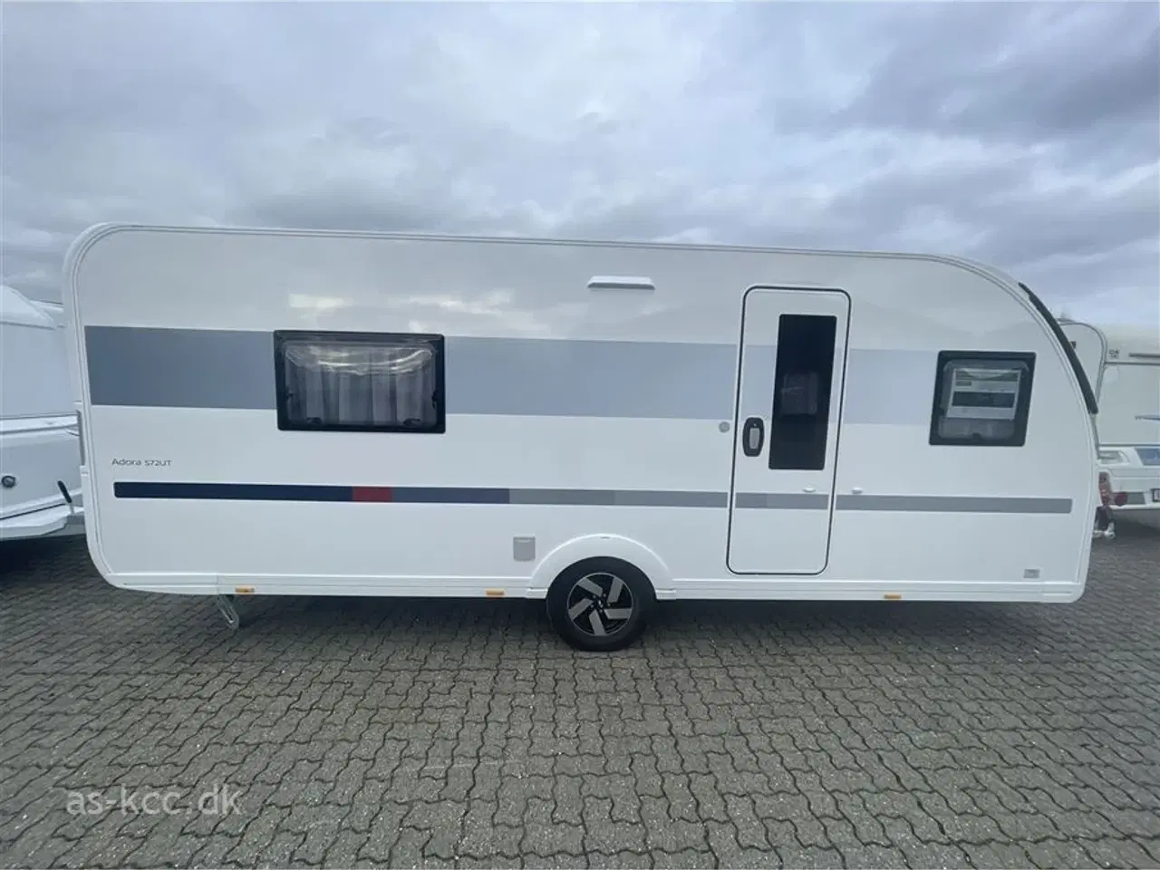 Billede 2 - 2024 - Adria Adora 572 UT   Adria Adora 572 UT Kampagnevogn årgang 2024 med enkeltsenge 4 sovepladser, 5 siddepladser