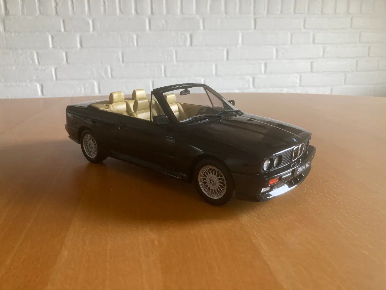 Billede 1 - BMW M3 e30 1:18