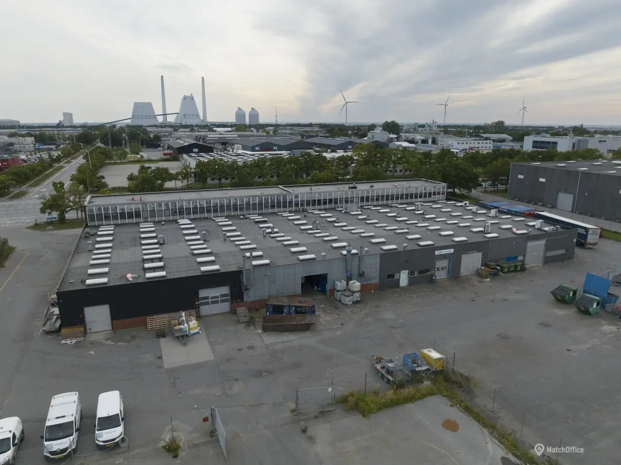 Billede 3 - Stort udendørsareal til parkering og/eller opbevaring