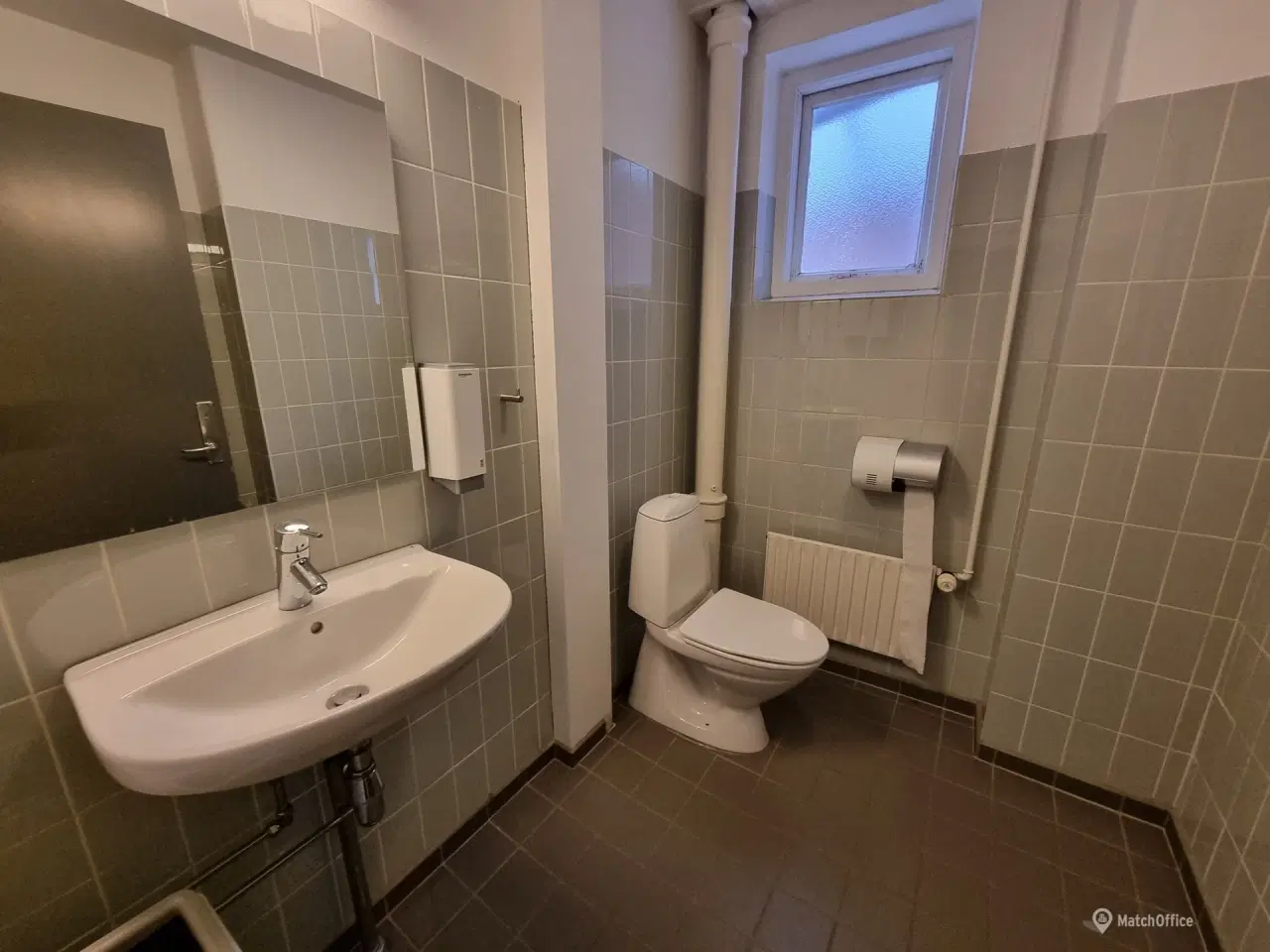 Billede 9 - Flotteste erhvervslejemål - på 2. sal - med fantastisk beliggenhed