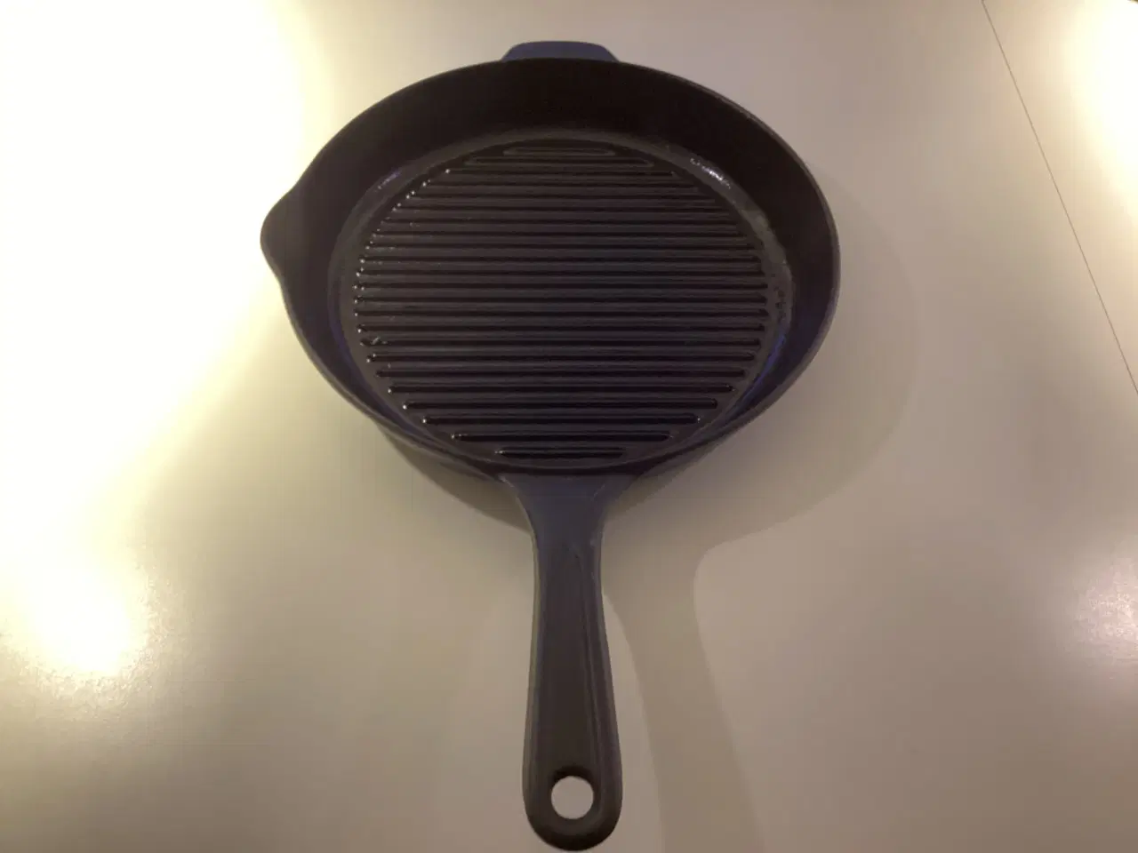 Billede 2 - Copco støbejerns grillpande med dryptud - Ø: 28 cm