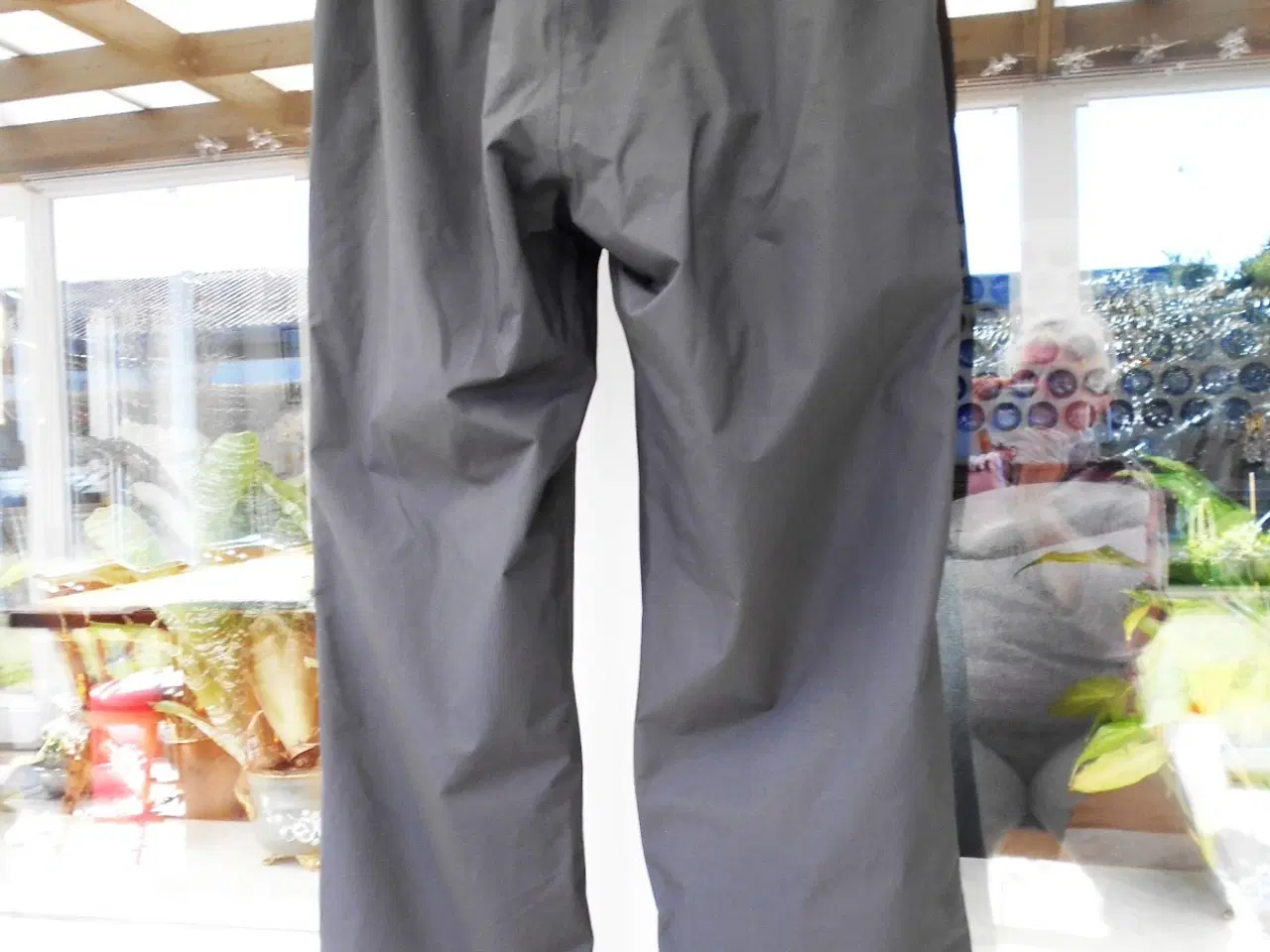 Billede 5 - NY Helly Hansen sorte regnbukser str L