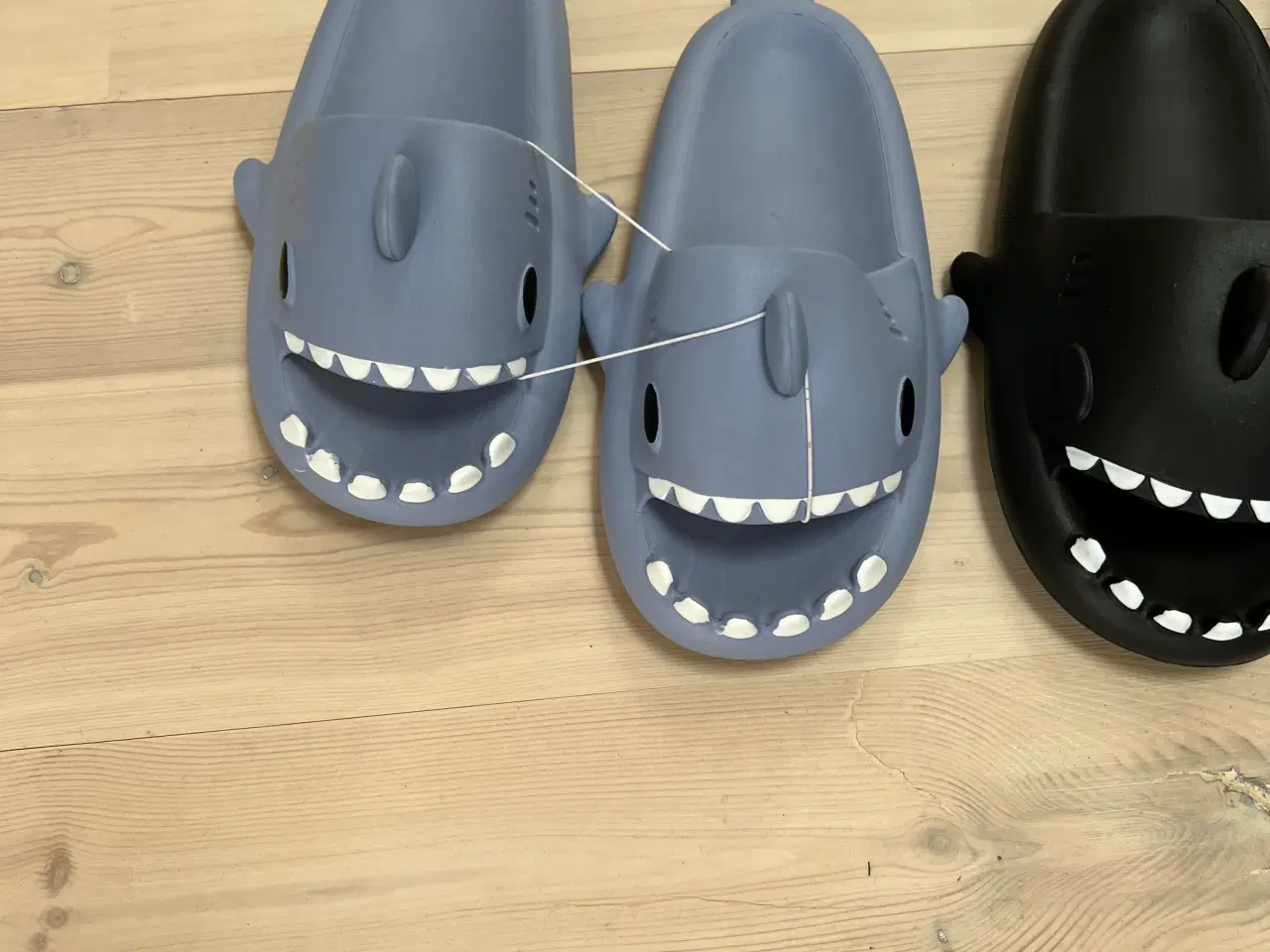 Billede 2 - Shark slides / shark slippers / shark sko