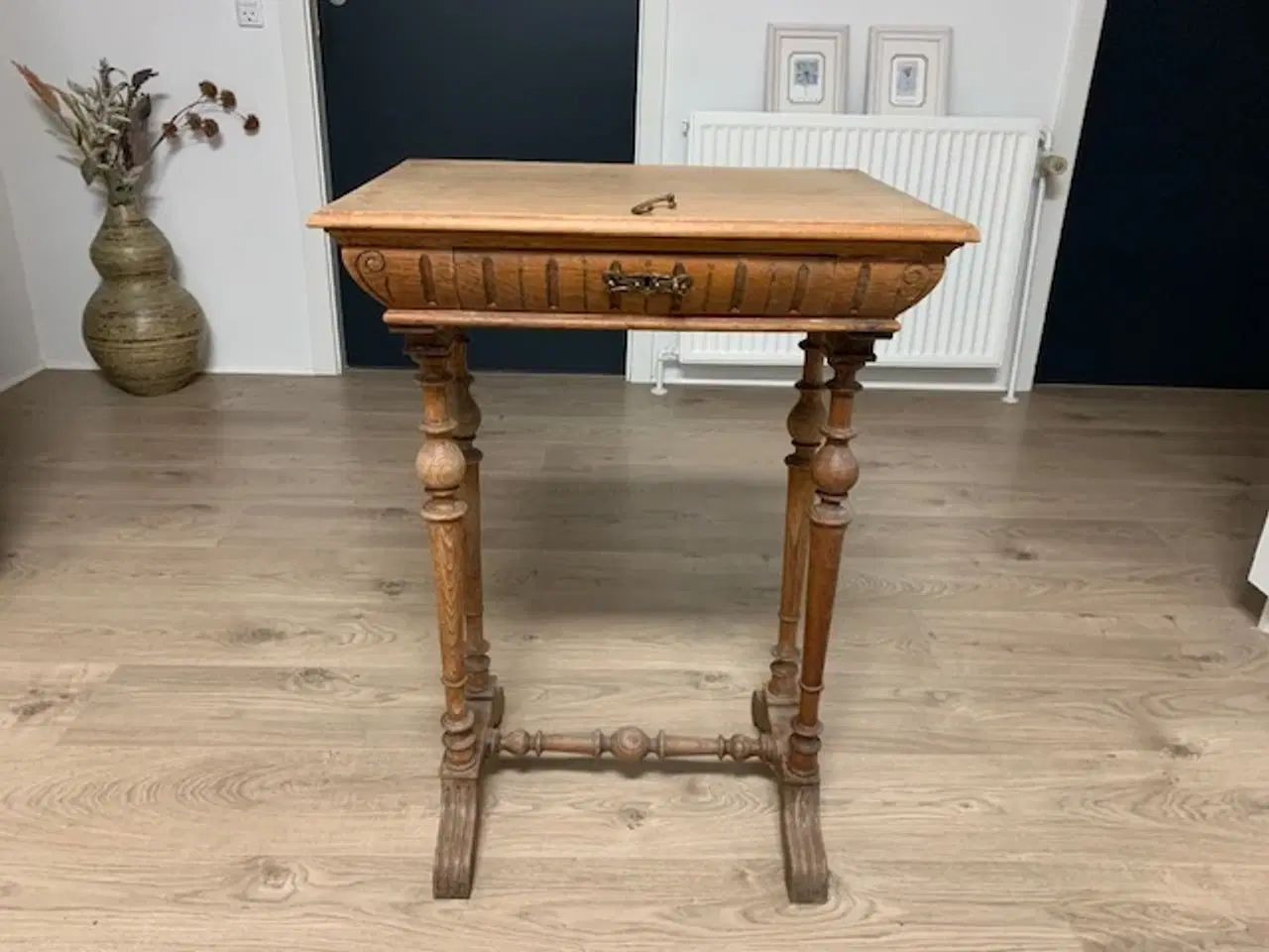Billede 1 - Antik sybord