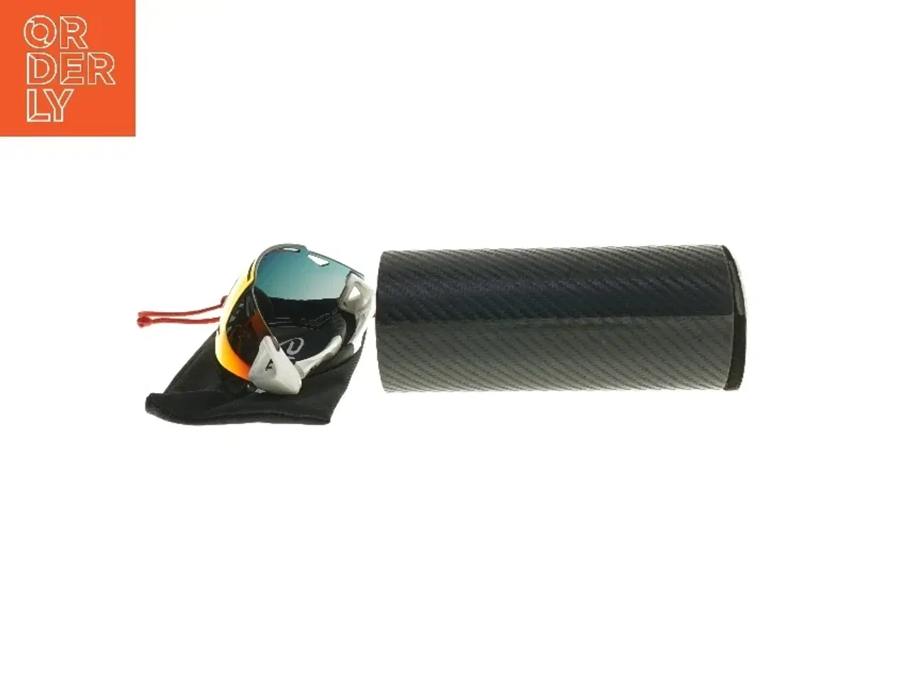 Billede 2 - Sports solbriller med etui fra Ekoï (str. 14x17 cm)