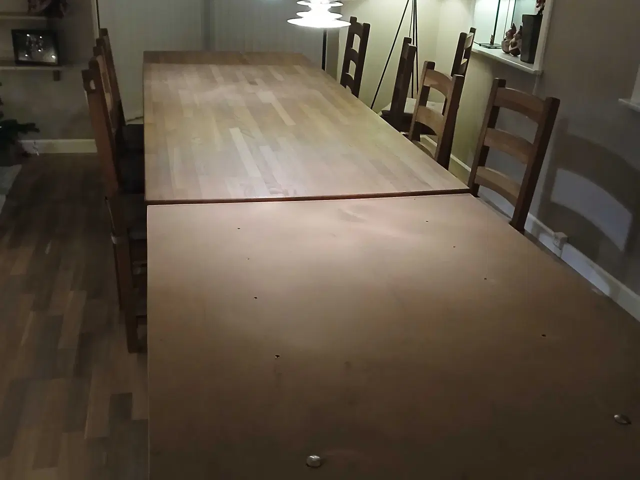 Billede 1 - Massiv egetræsbord + 6 stole