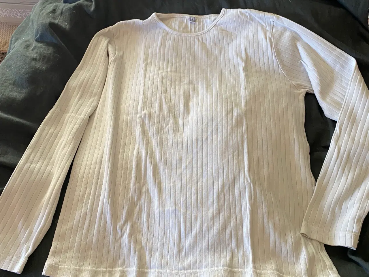 Billede 15 - T- Shirt i forskellige farver og mærker sælges.