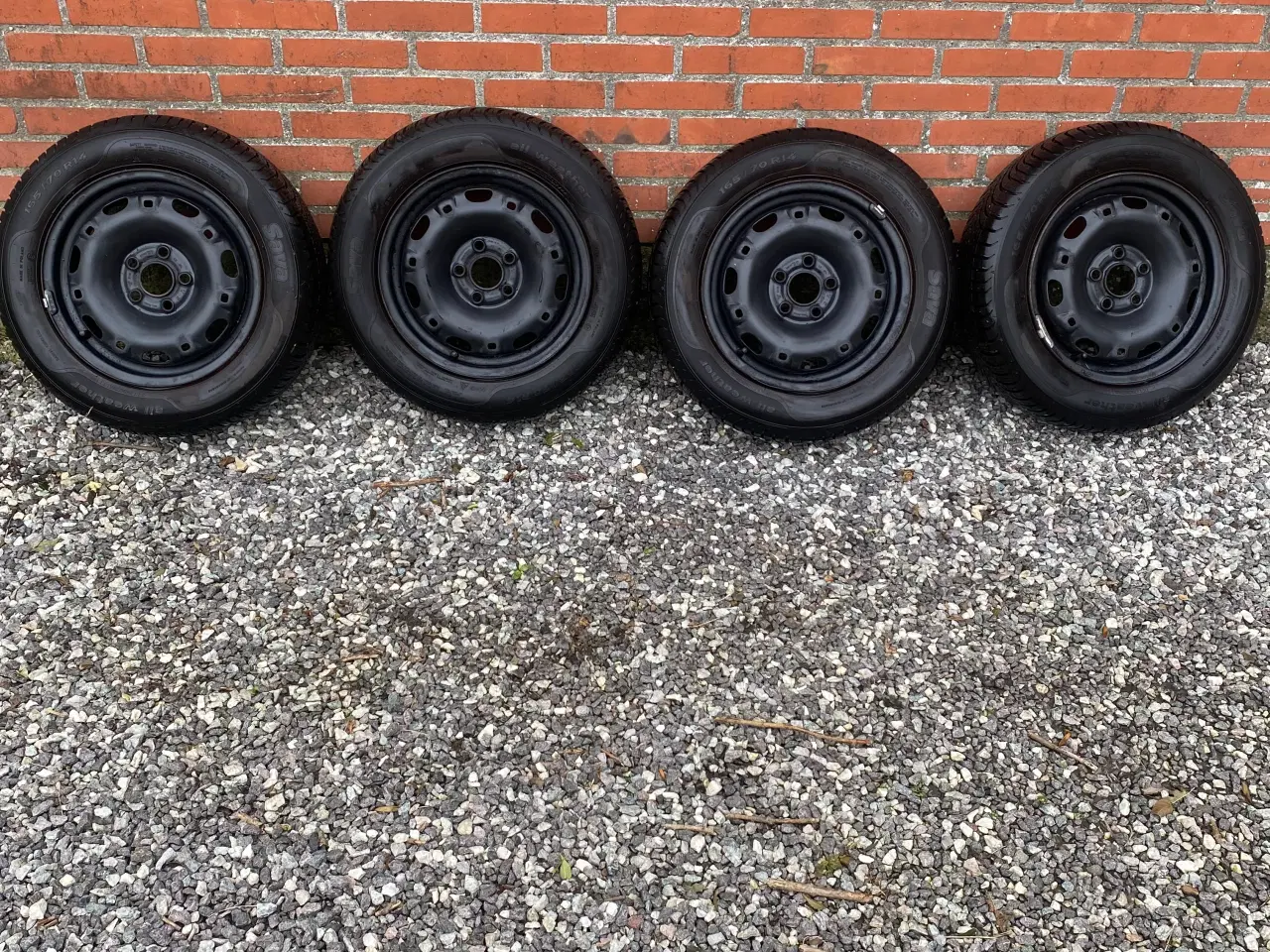 Billede 1 - 4 komplette helårshjul fra Sava - 165/70R14