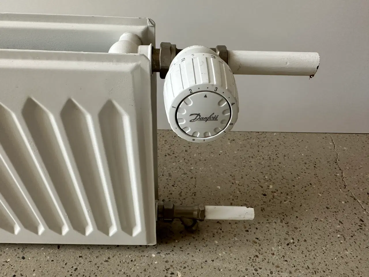 Billede 3 - Radiator med danfoss termostat ra 2990, 1000 x 100 x 300mm, hvid