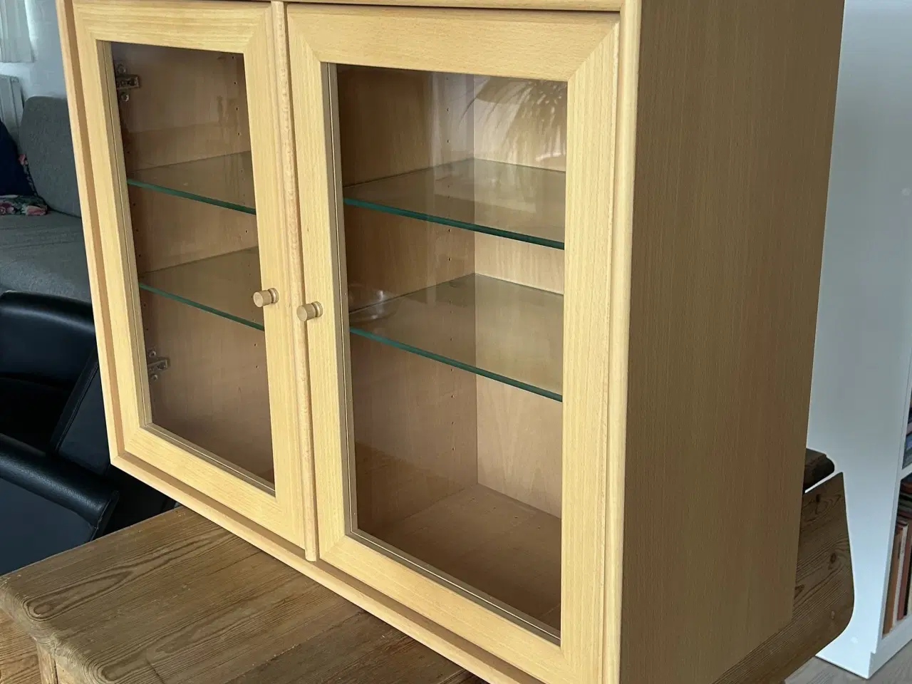 Billede 1 - Overskab – Rebus. Lakeret bøg. I perfekt stand