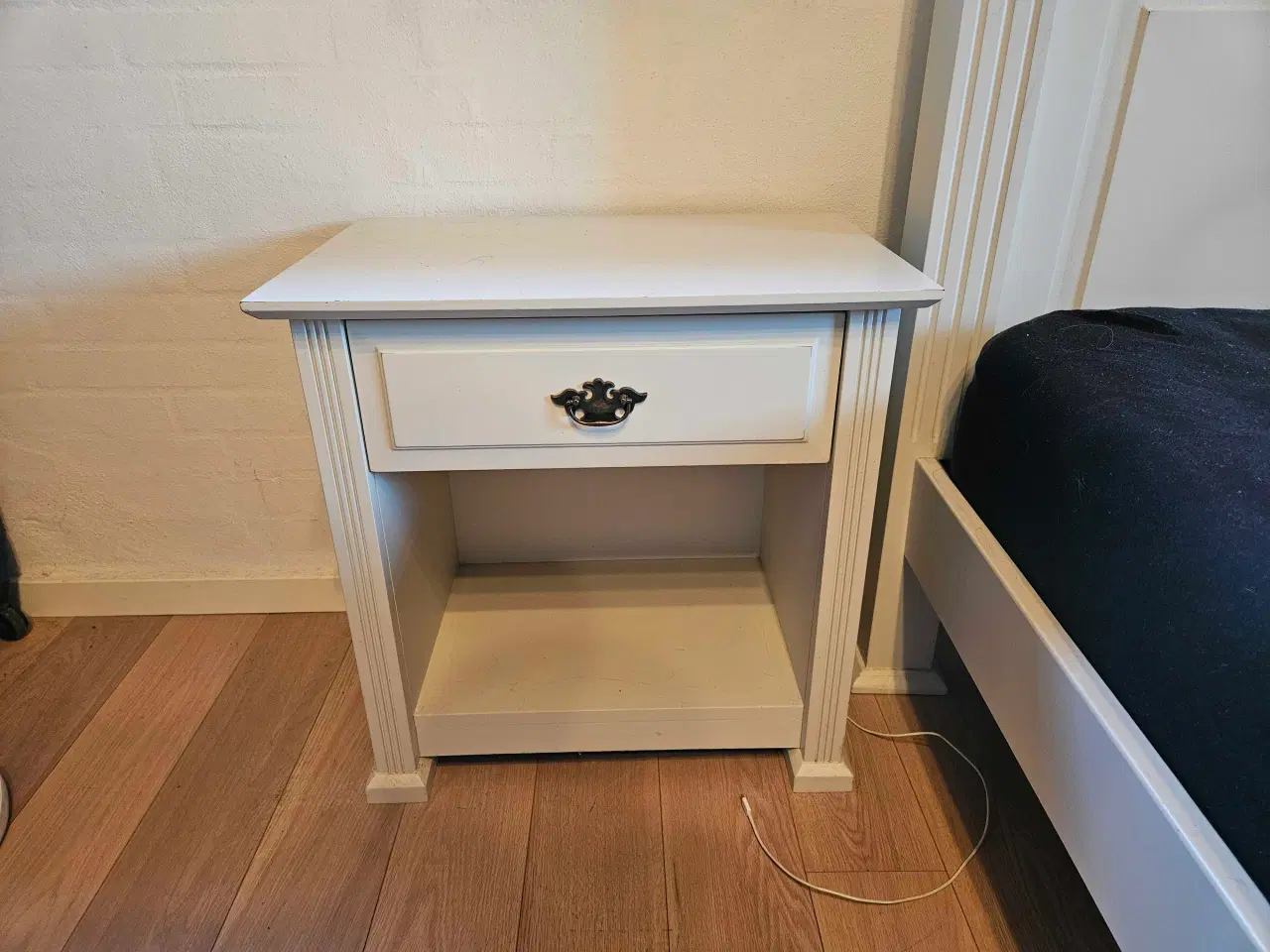 Billede 4 - Dobbeltseng med sengeborde 