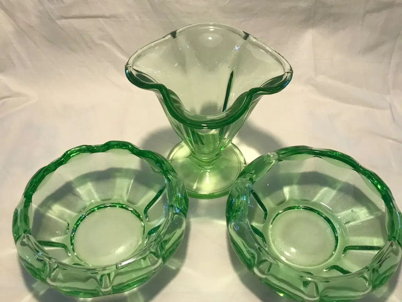 Billede 1 - Smukke vintage skåle i grønt glas