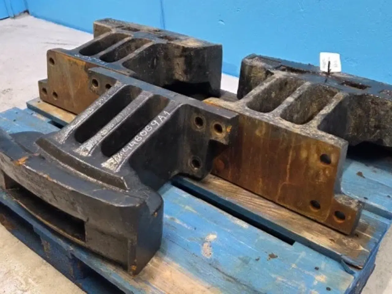 Billede 4 - New Holland T8010 Beslag 446069A1  3Stk