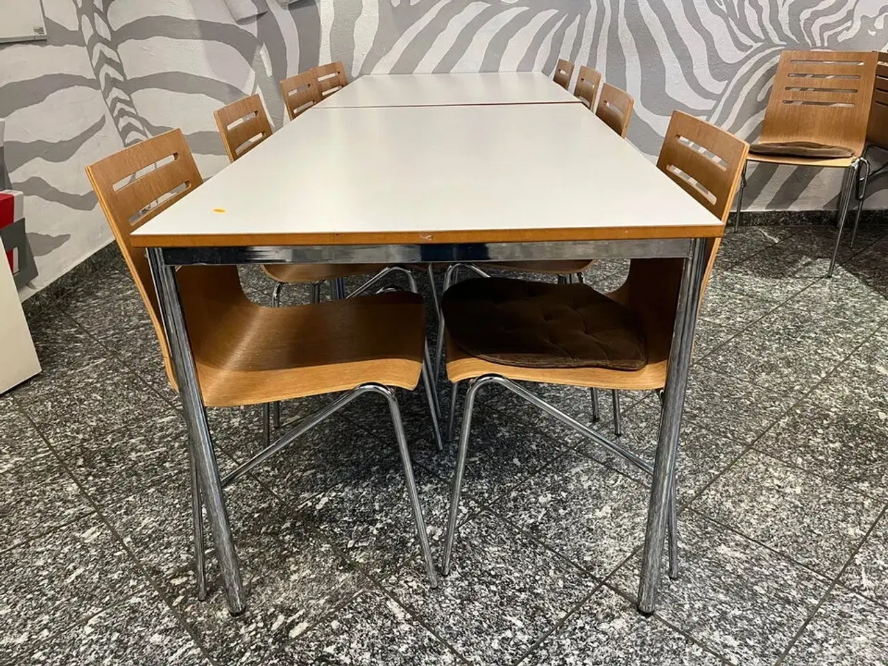Billede 3 - 2 stk. spisebord med 8 stk. stole