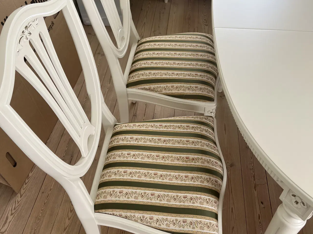 Billede 2 - Spisestue med tilhørende skænk