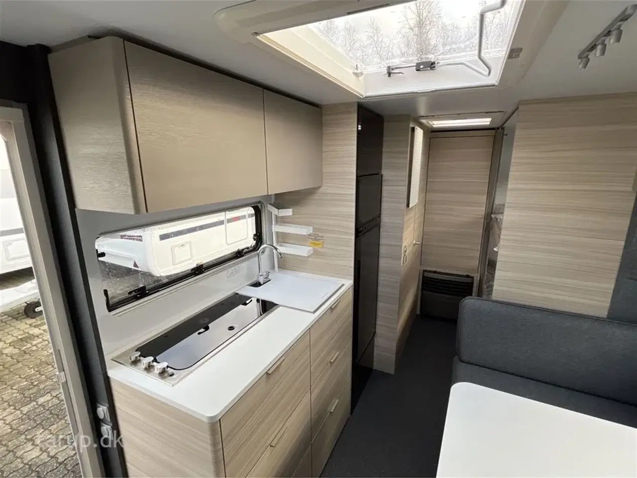 Billede 13 - 2025 - Adria Altea 552 PK   Dobbeltseng, 2 køjer, rundsiddegruppe, blæservarme, el-gulvvarme, myggenetsdør, Adria Smartbox