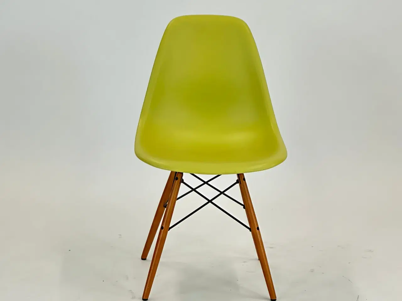 Billede 3 - Vitra Eames DSW Stol  (Citron RE)